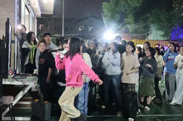 烧烤晚会