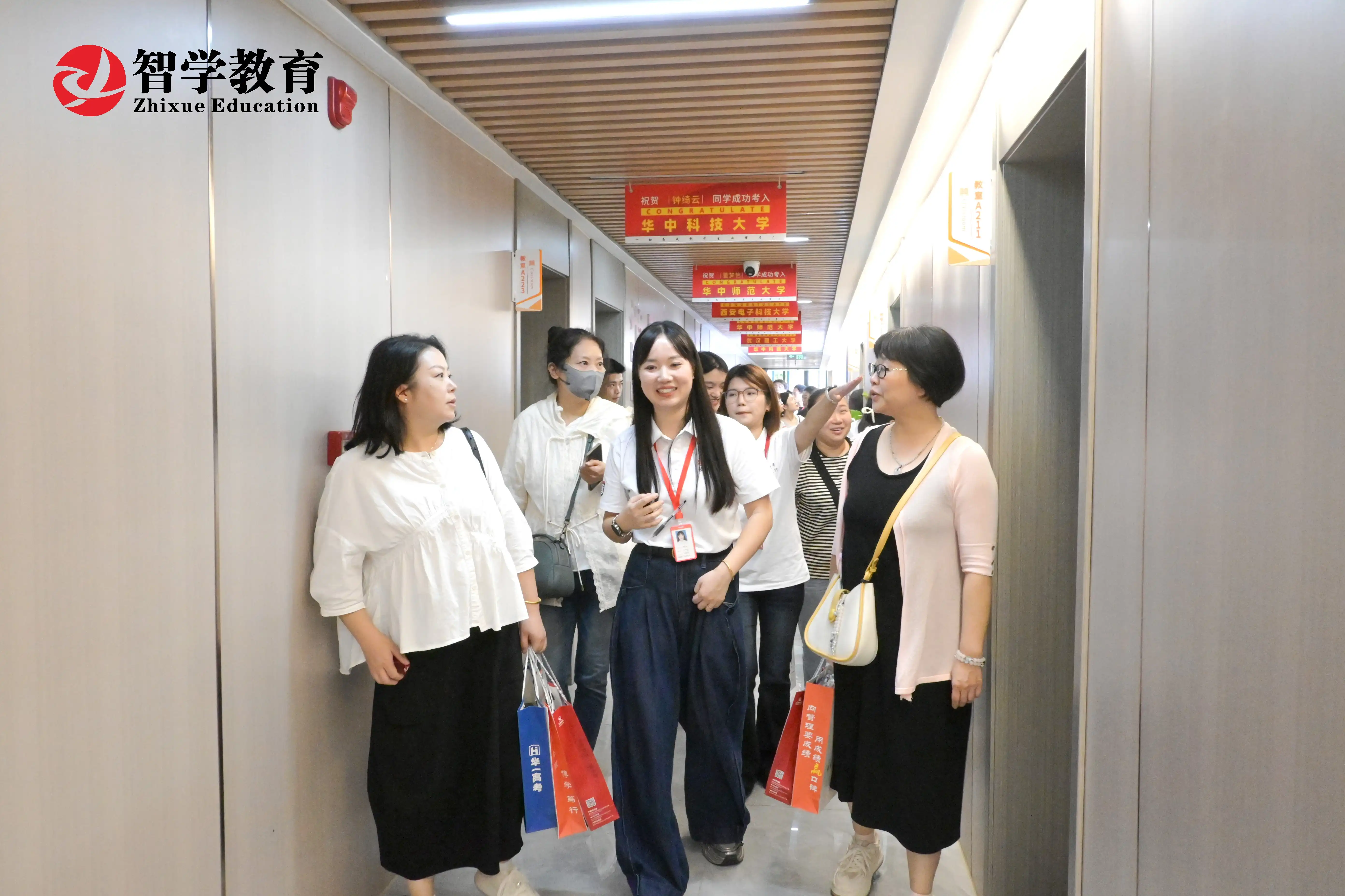 家长看校