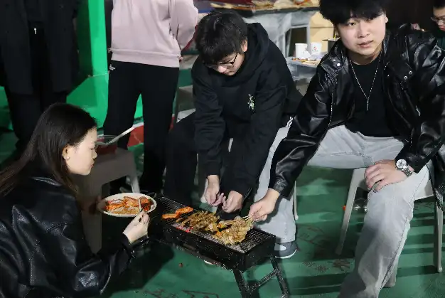 烧烤晚会
